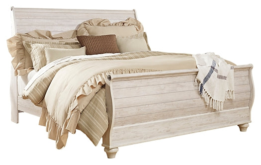 Willowton Sleigh Bed With Mirrored Dresser