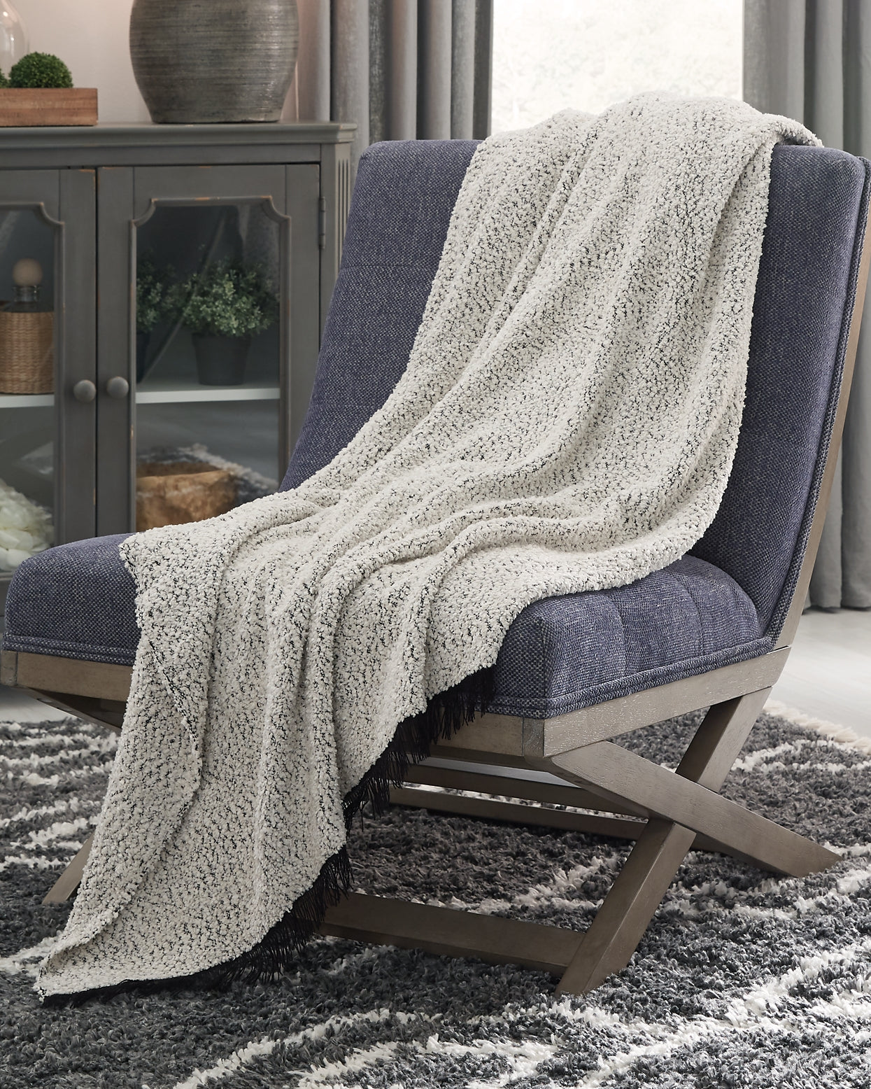Accessories > Throw Blankets